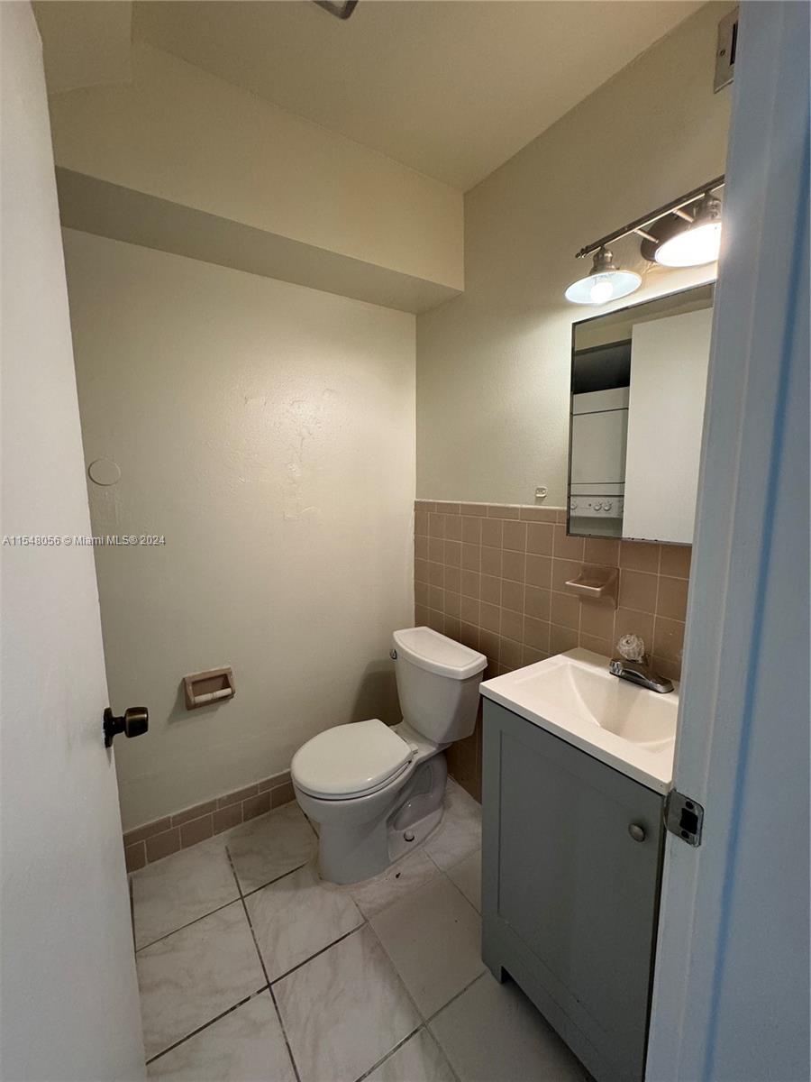 ROYAL OAKS TOWNHOUSE 9 CO - Residential Lease