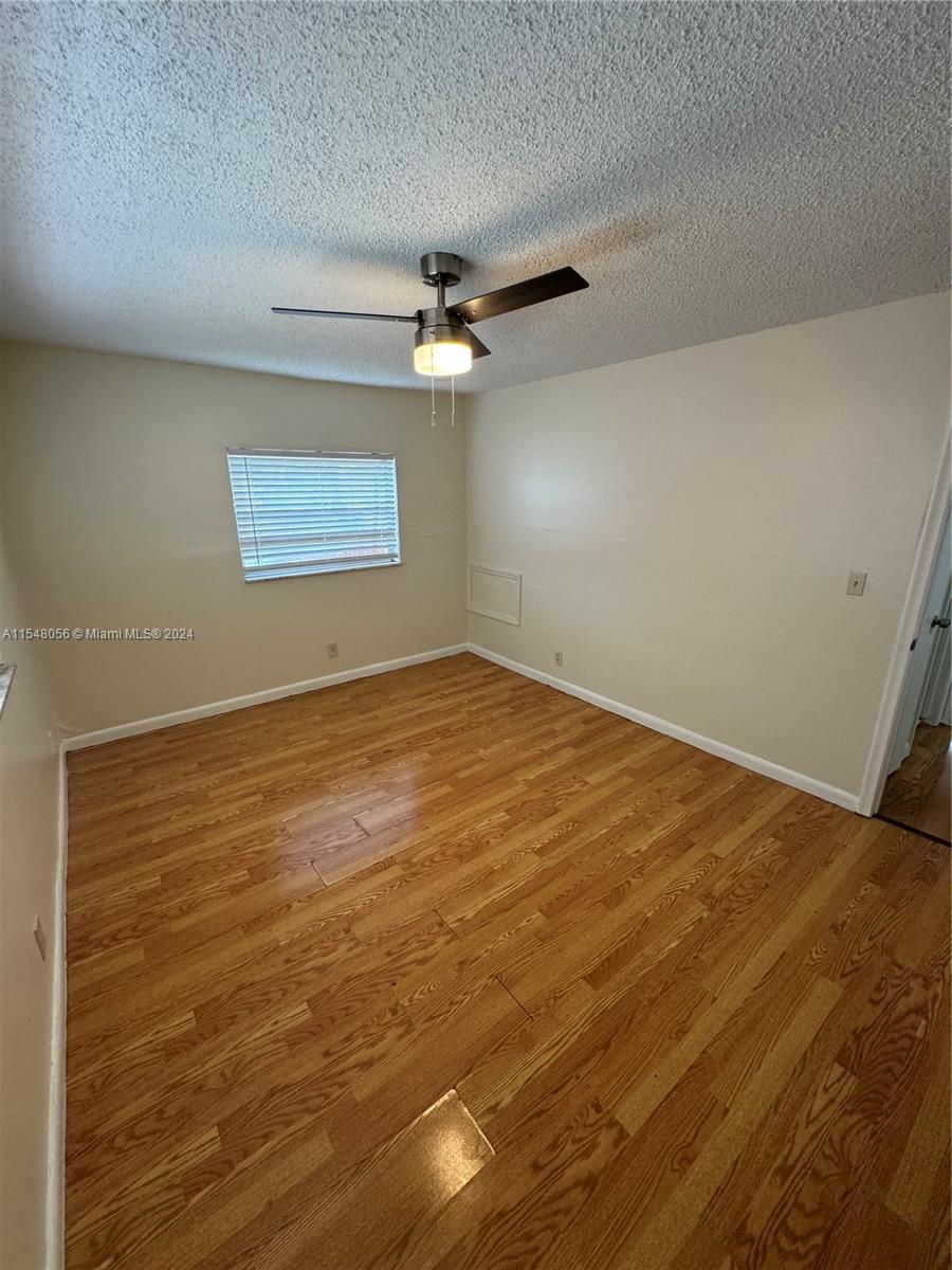 ROYAL OAKS TOWNHOUSE 9 CO - Residential Lease