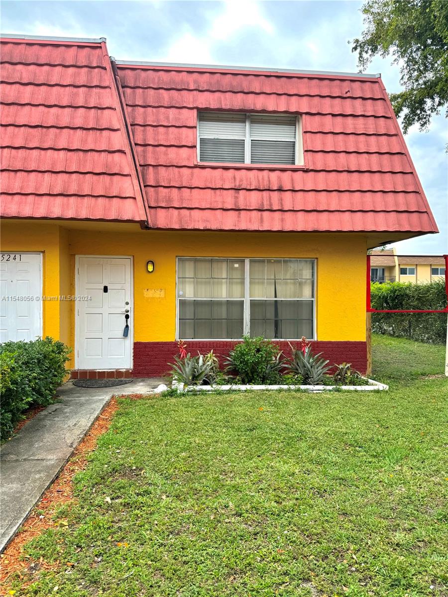 "Don't miss this great opportunity! Spacious two-bedroom, one-and-a-half-bathroom unit recently painted and meticulously cleaned. Move-in ready with swift approval process.  Close to highways, shopping center and more.