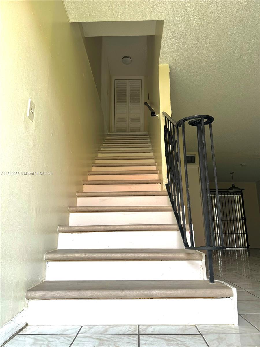 ROYAL OAKS TOWNHOUSE 9 CO - Residential Lease