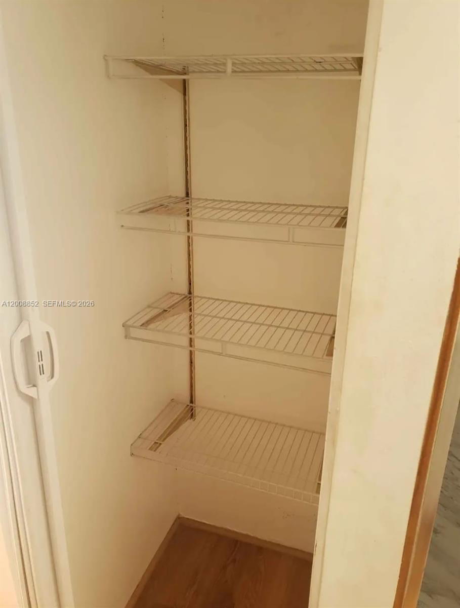 1085 NW 185th Ter RV