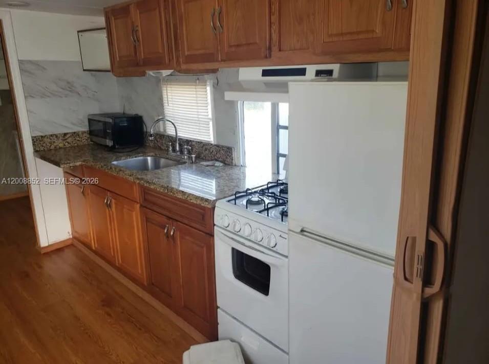 1085 NW 185th Ter RV