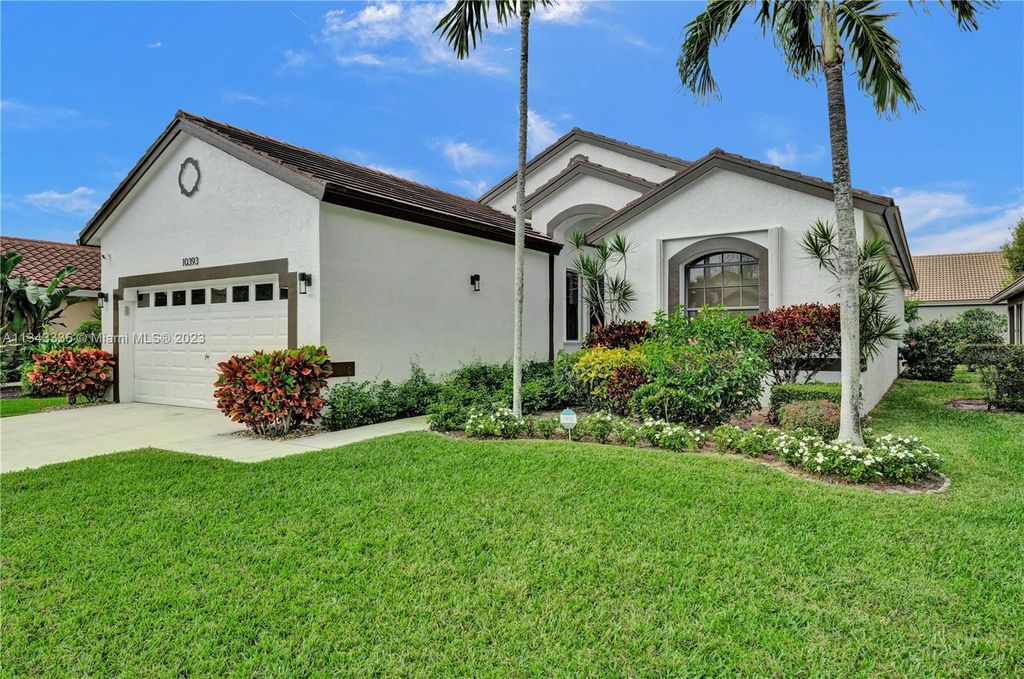 Photo of 10393 Lexington Cir South, Boynton Beach, FL 33436 (MLS # A11343336)