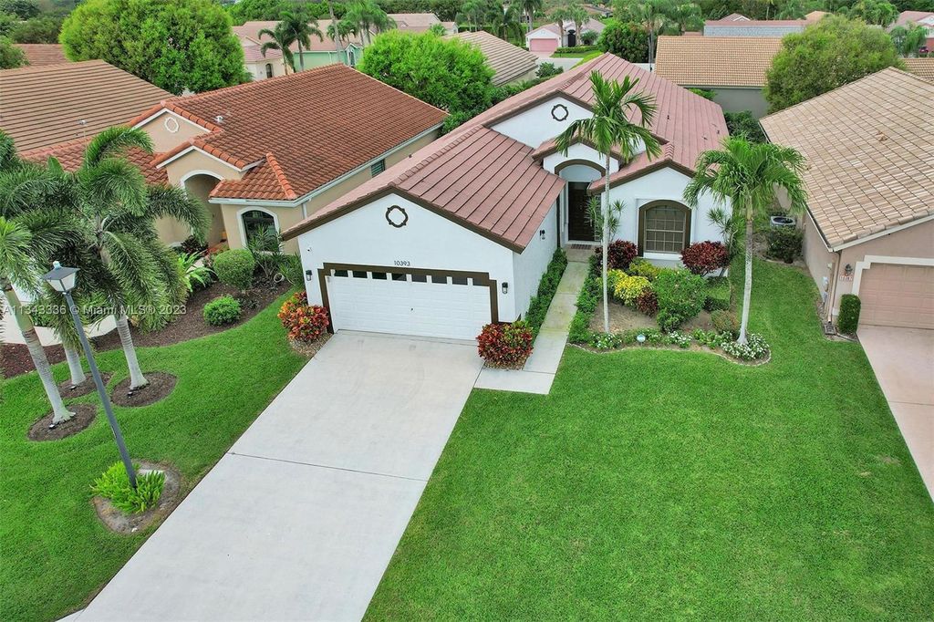 Photo of 10393 Lexington Cir South, Boynton Beach, FL 33436 (MLS # A11343336)