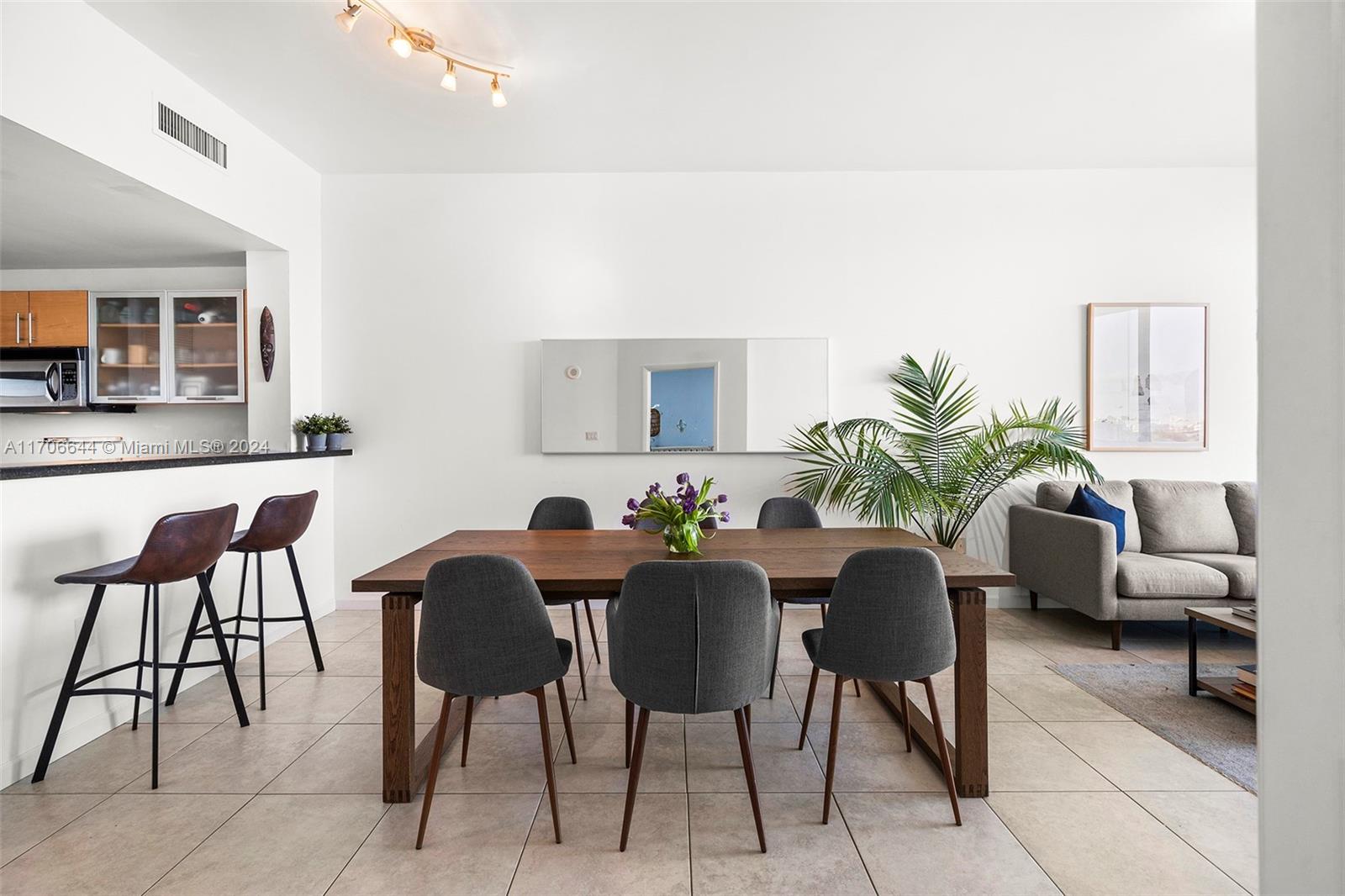 NEW WAVE CONDO - Residential