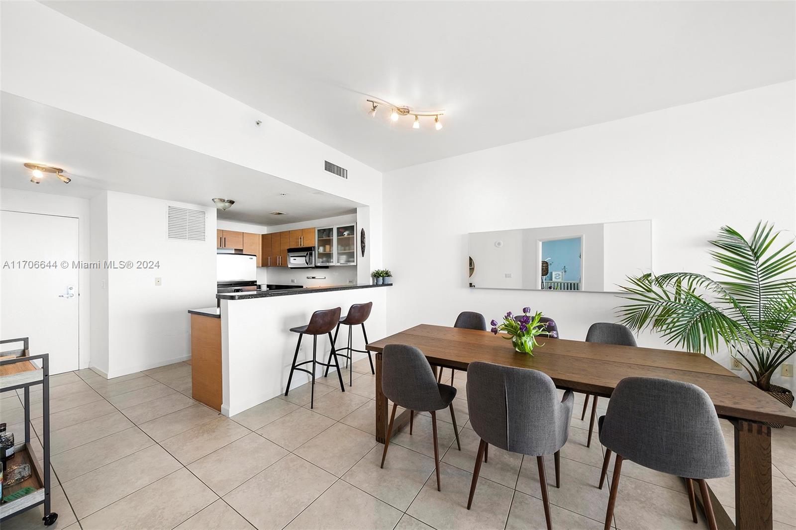 NEW WAVE CONDO - Residential