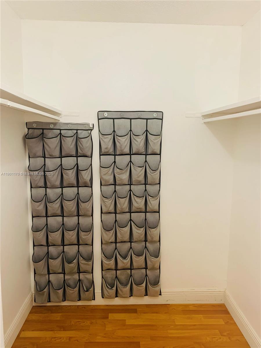 VENETIAN GARDENS AT COUNT - Residential Lease