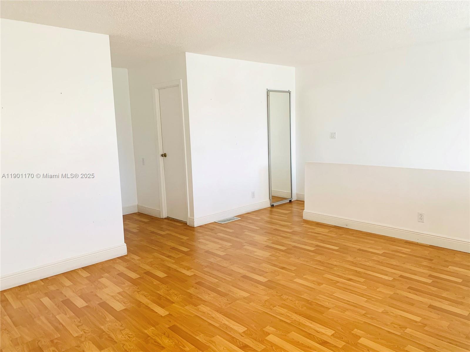 VENETIAN GARDENS AT COUNT - Residential Lease