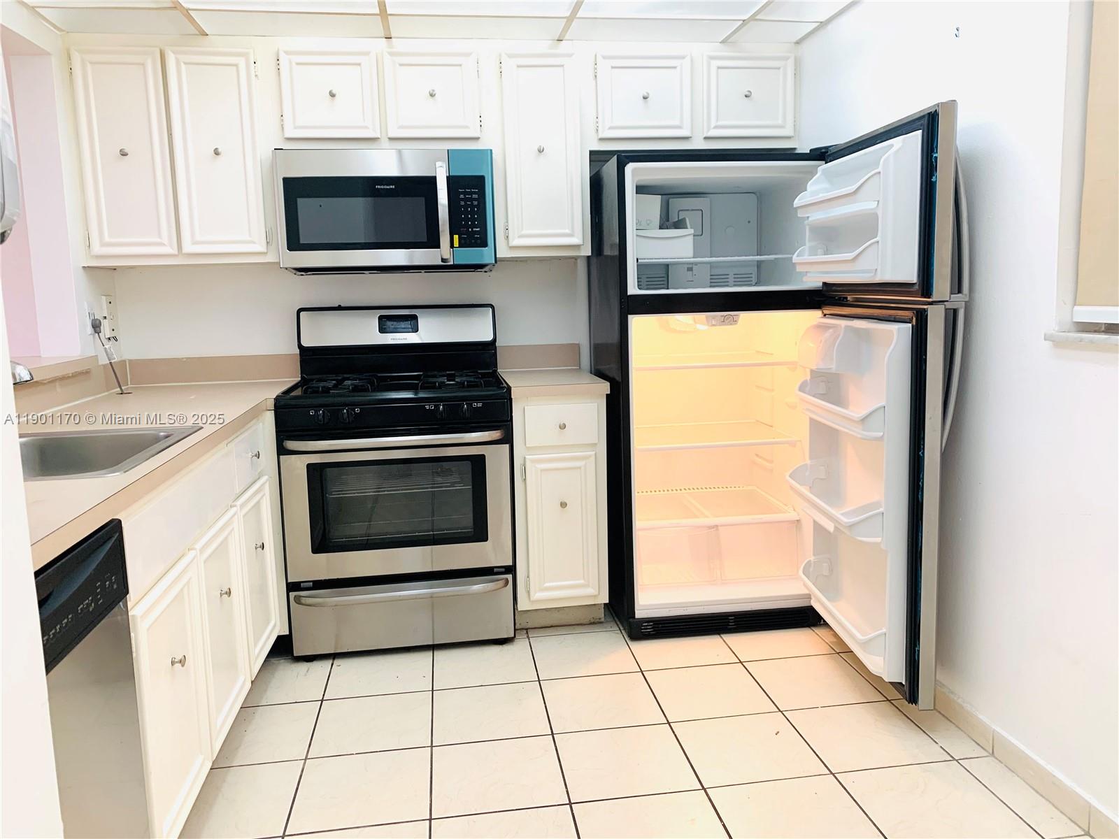 VENETIAN GARDENS AT COUNT - Residential Lease