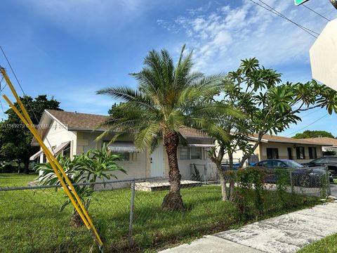 Single Family Residence in West Park FL 4000 20th St St.jpg