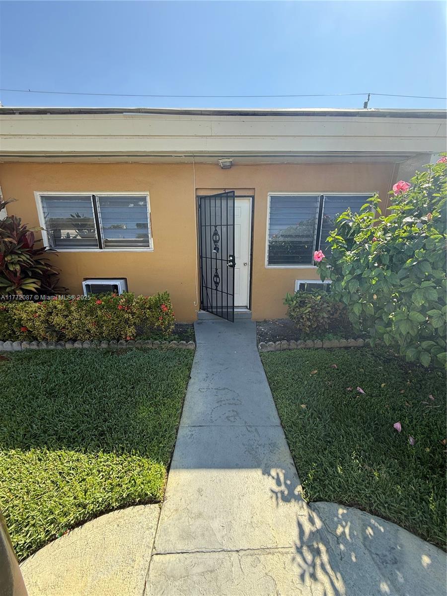 Rental Property at 1845 Pembroke Rd 1-7, Hollywood, Broward County, Florida - Bedrooms: 1 
Bathrooms: 1  - $1,475 MO.