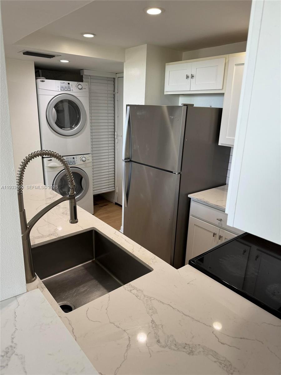 PLAZA 15 CONDO - Residential