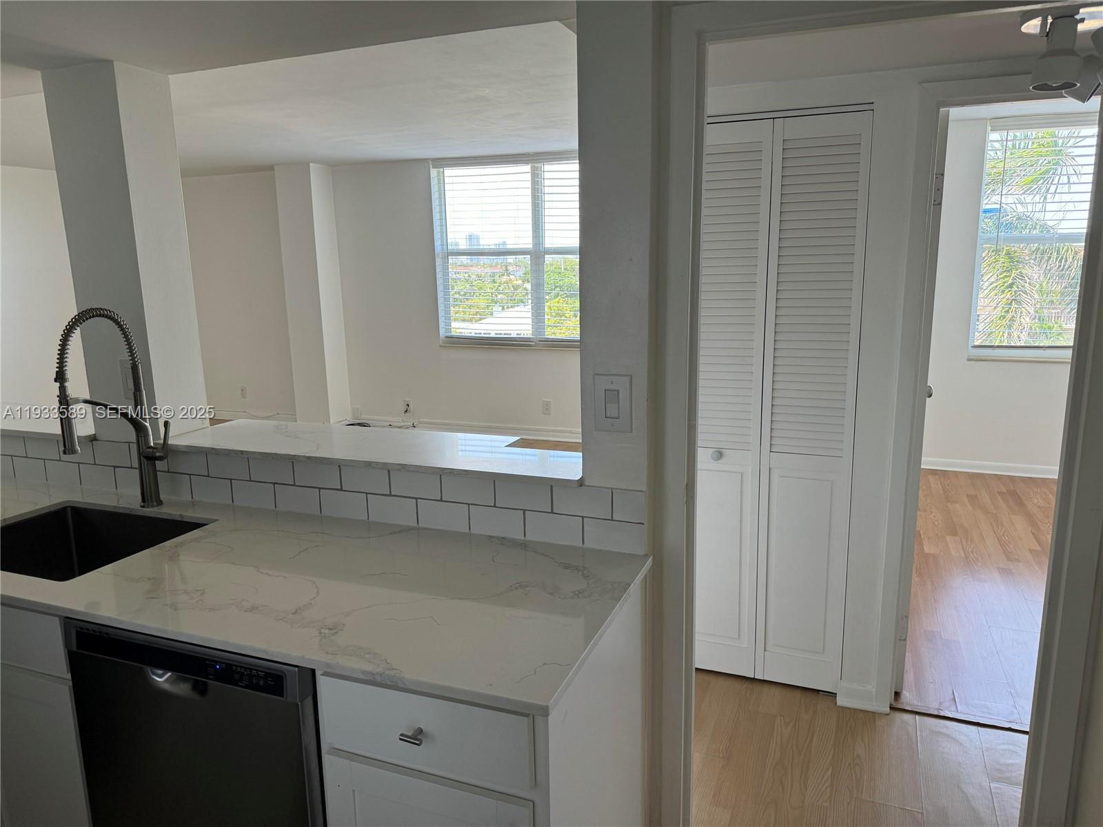 PLAZA 15 CONDO - Residential