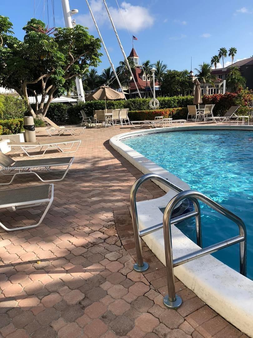 PLAZA 15 CONDO - Residential