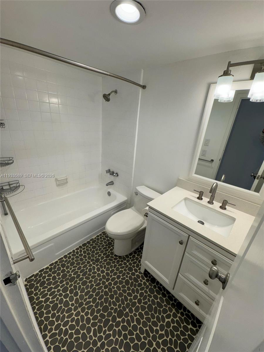 PLAZA 15 CONDO - Residential