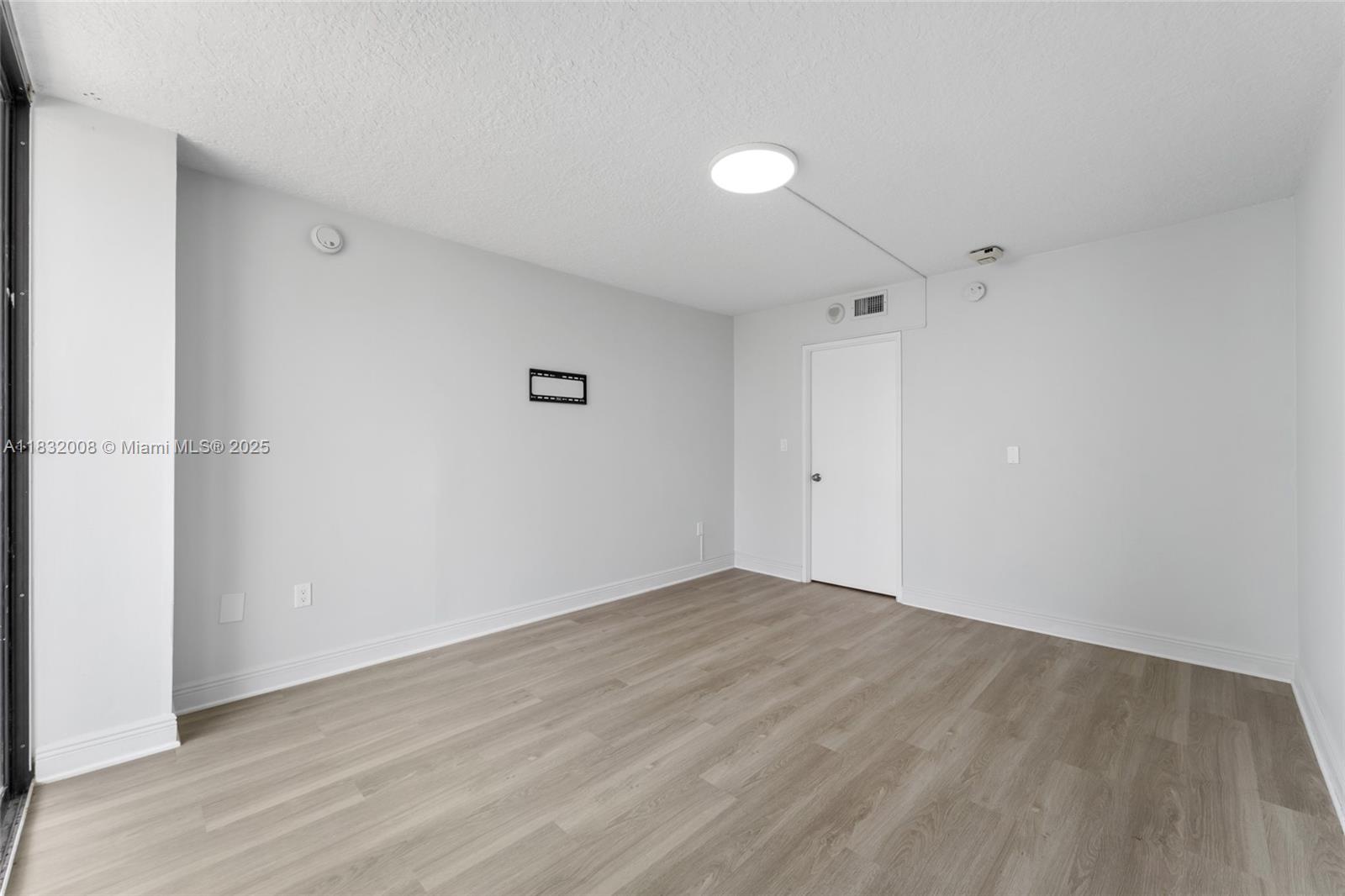 FLAMENCO CONDO TOWER I - Residential