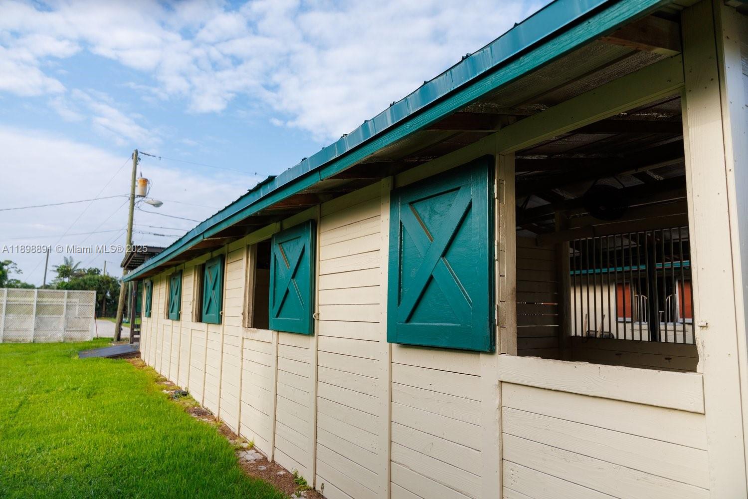 LOXAHATCHEE GROVES - Residential