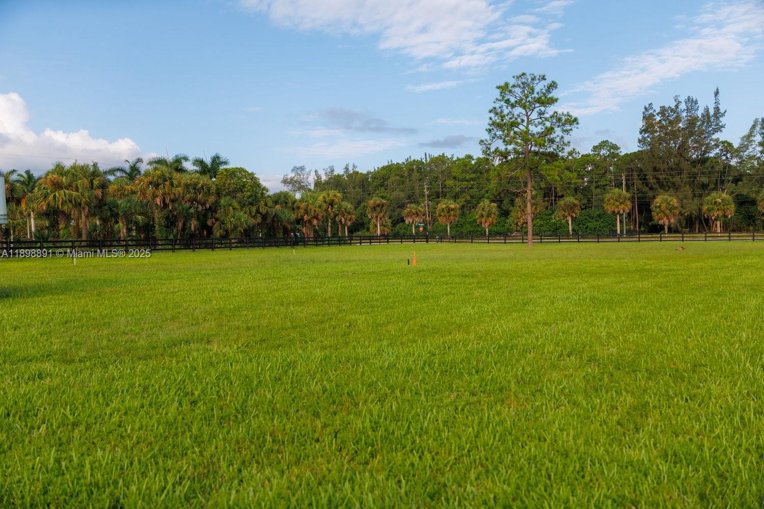 LOXAHATCHEE GROVES - Residential