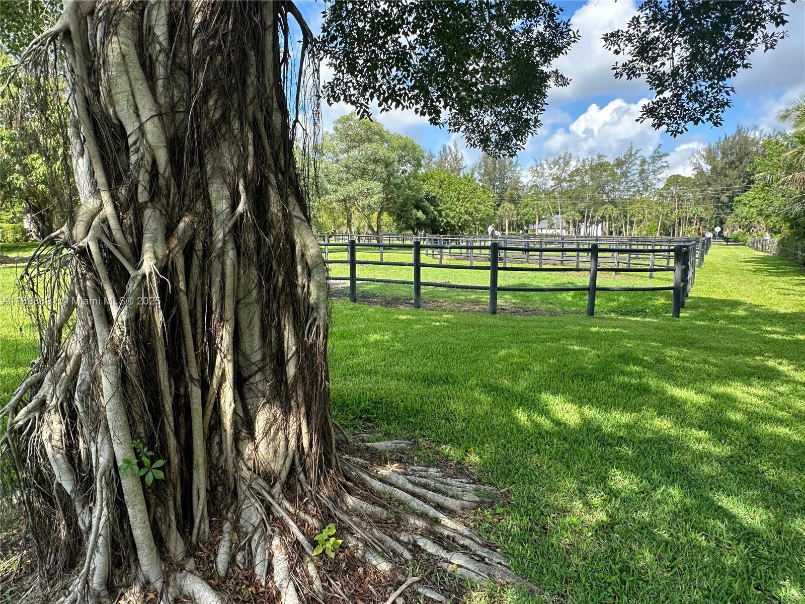 LOXAHATCHEE GROVES - Residential