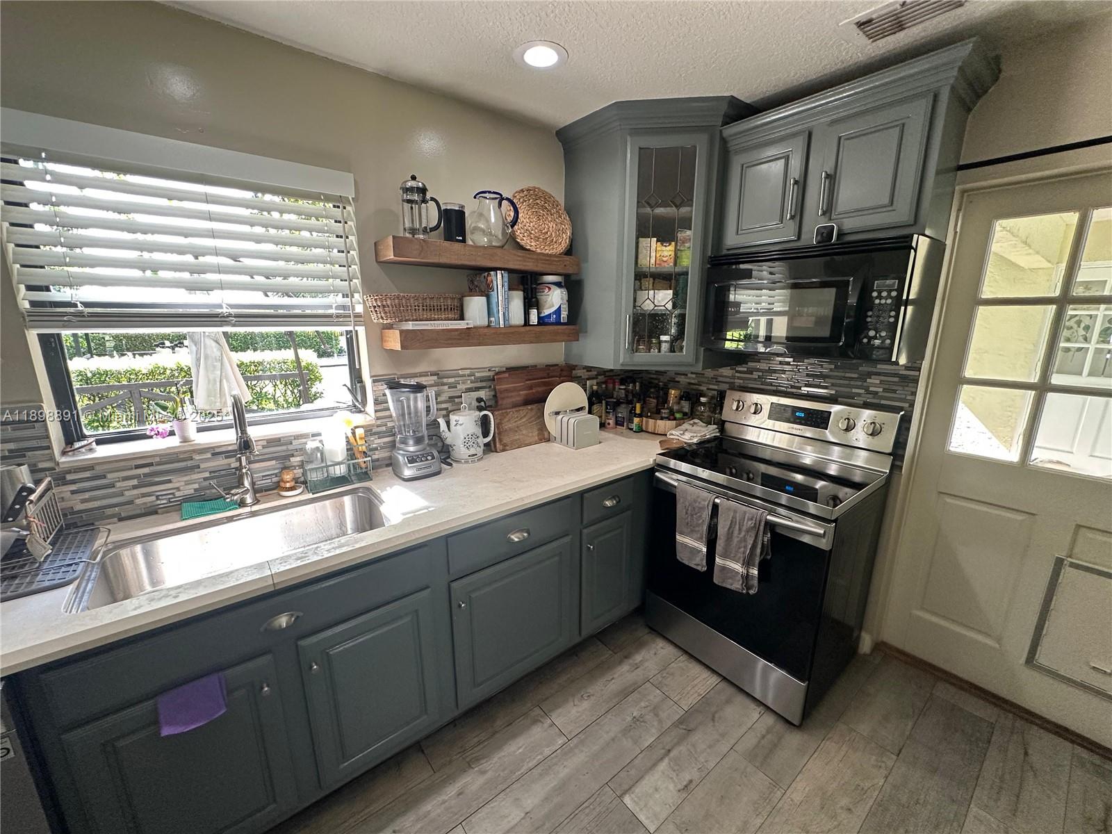 LOXAHATCHEE GROVES - Residential