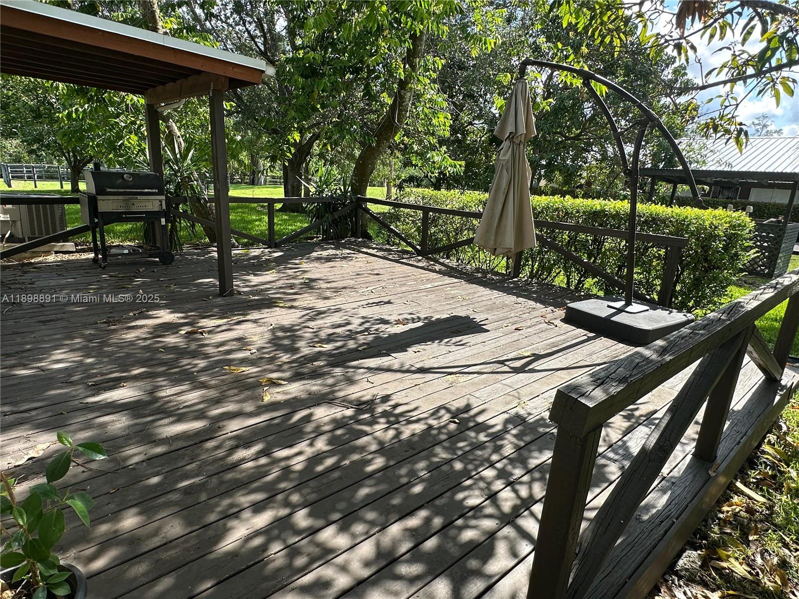 LOXAHATCHEE GROVES - Residential