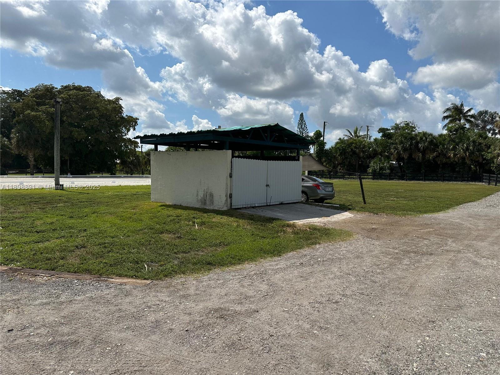 LOXAHATCHEE GROVES - Residential