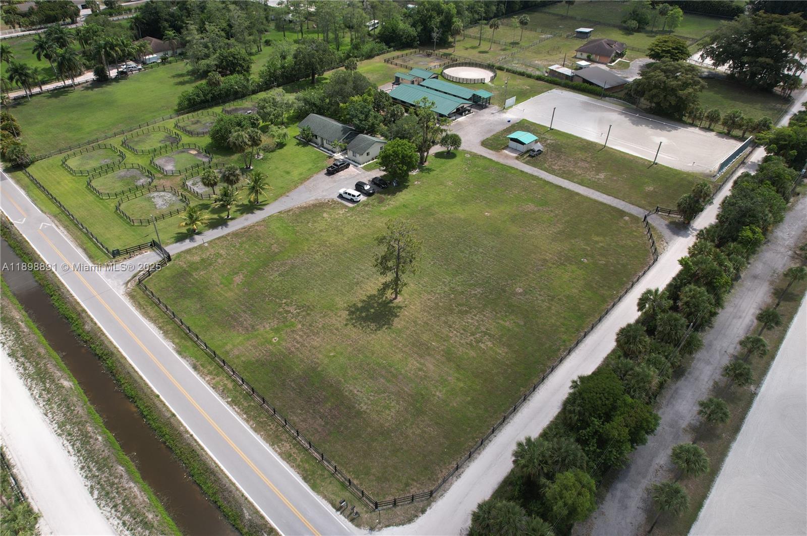 LOXAHATCHEE GROVES - Residential