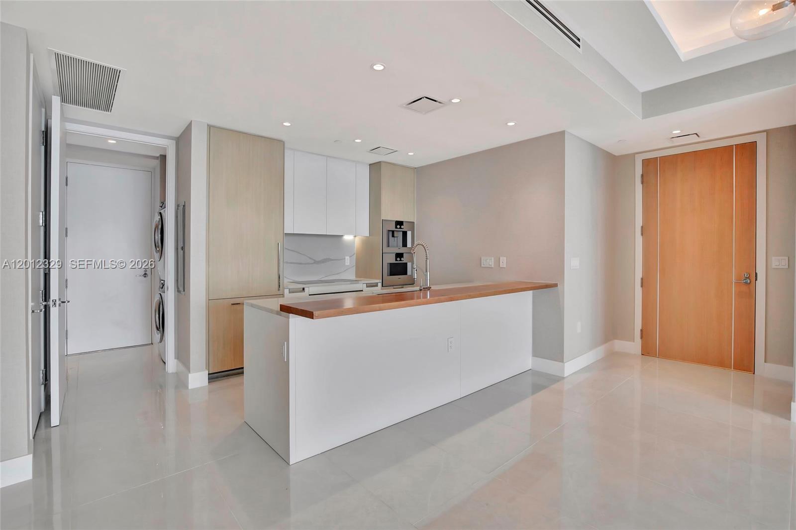 RITZ CARLTON RESIDENCES - Residential Lease