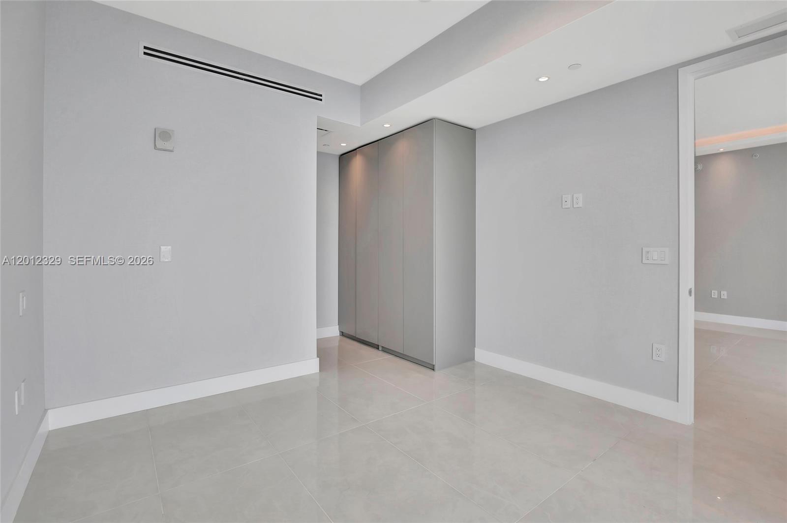 RITZ CARLTON RESIDENCES - Residential Lease