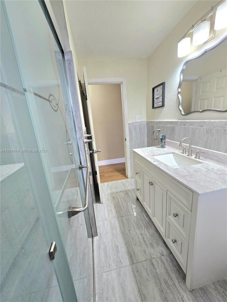 GREEN OAKS - Residential Lease