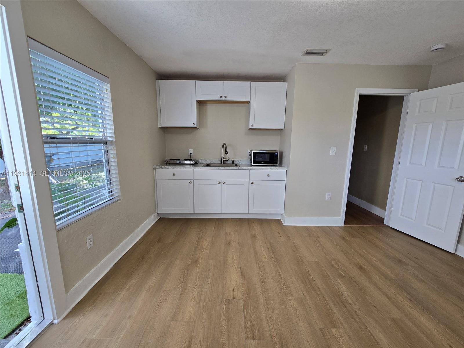 GREEN OAKS - Residential Lease