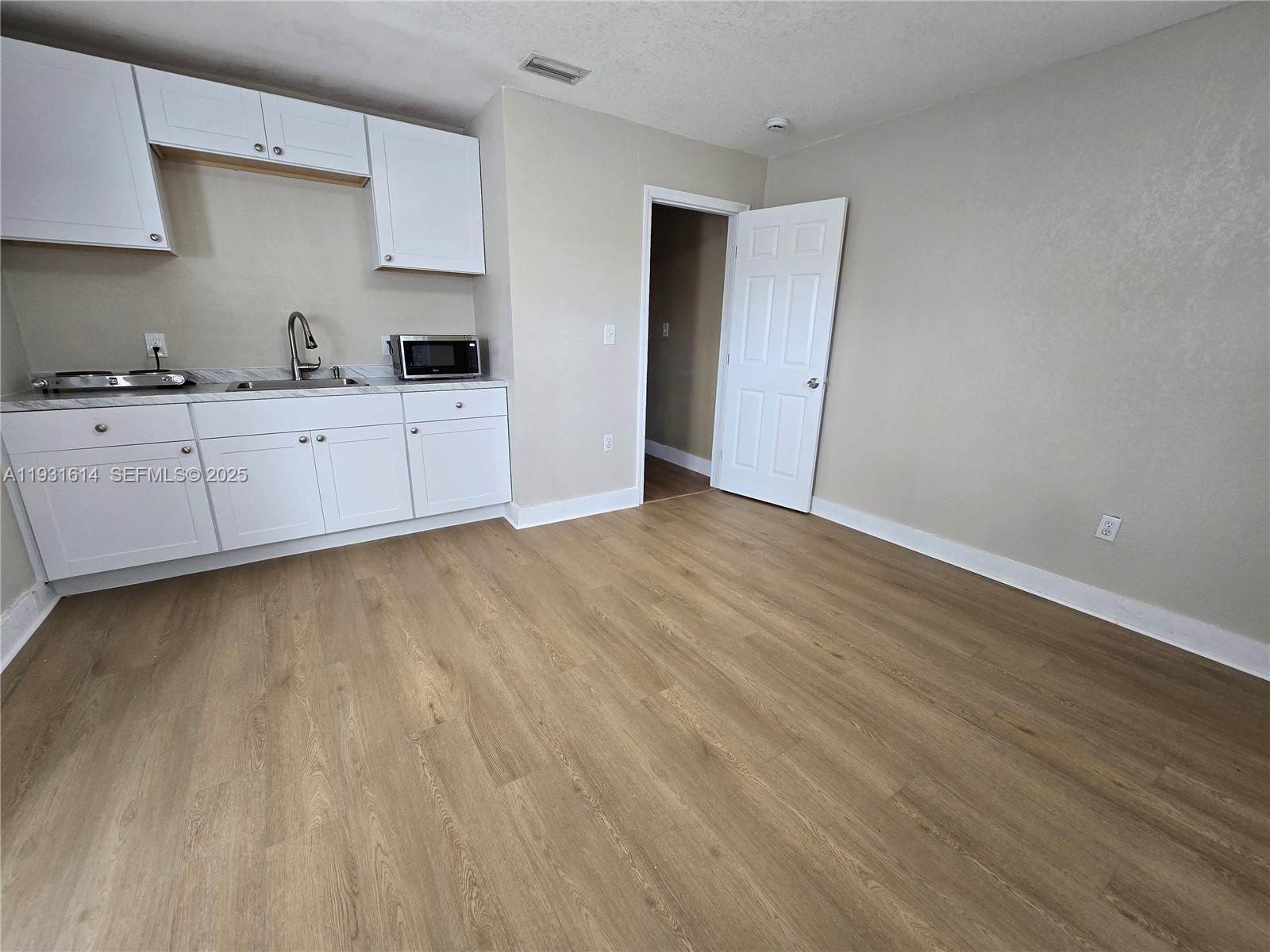 GREEN OAKS - Residential Lease