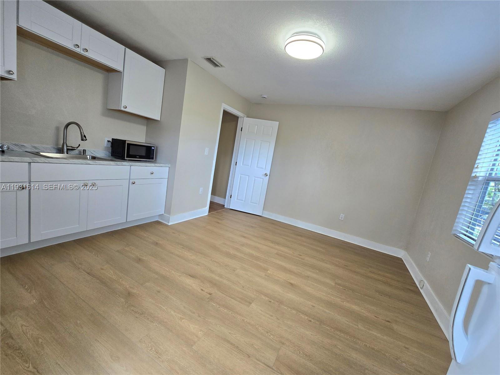 GREEN OAKS - Residential Lease