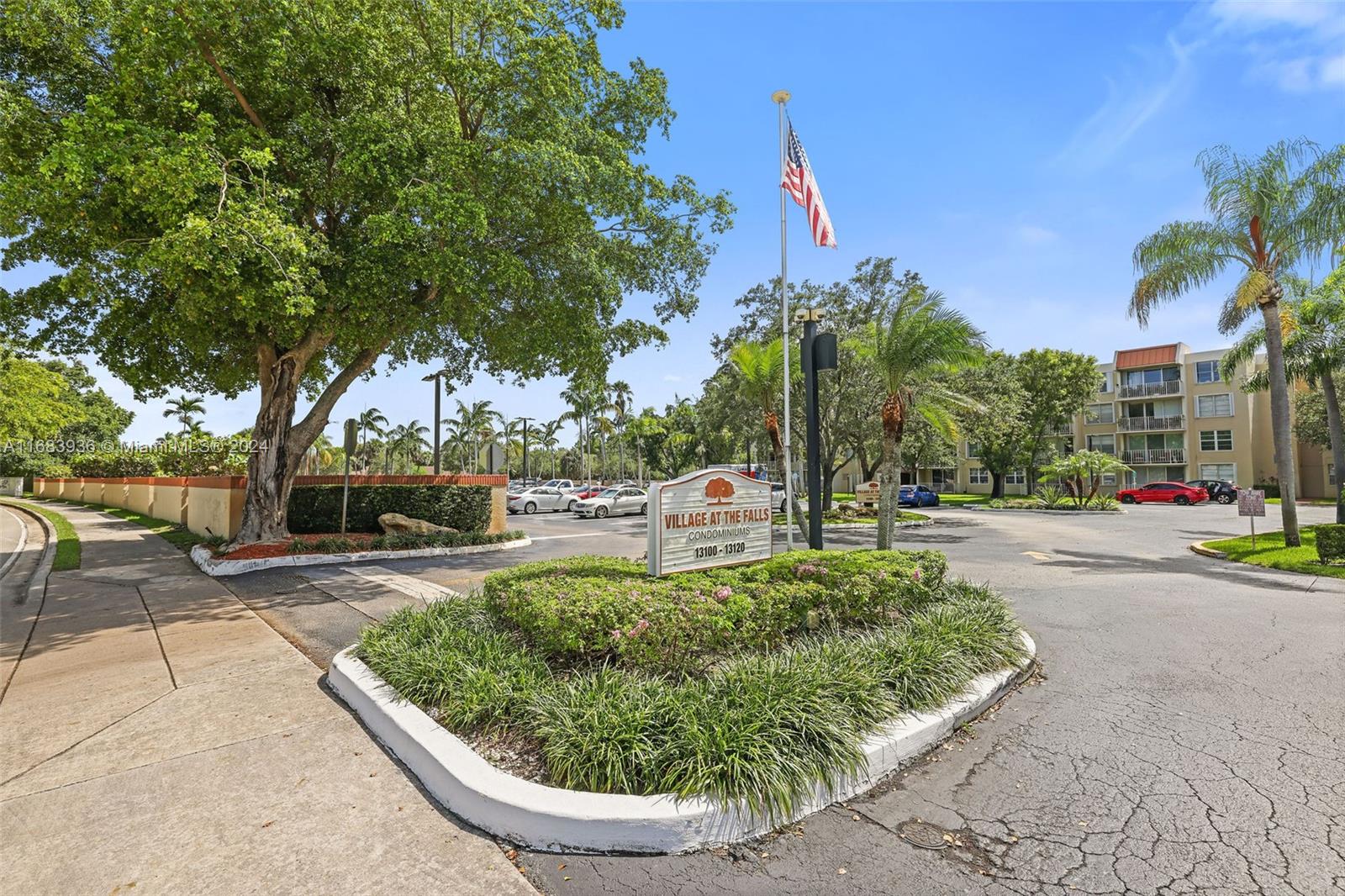 VILLAGE AT THE FALLS COND - Residential