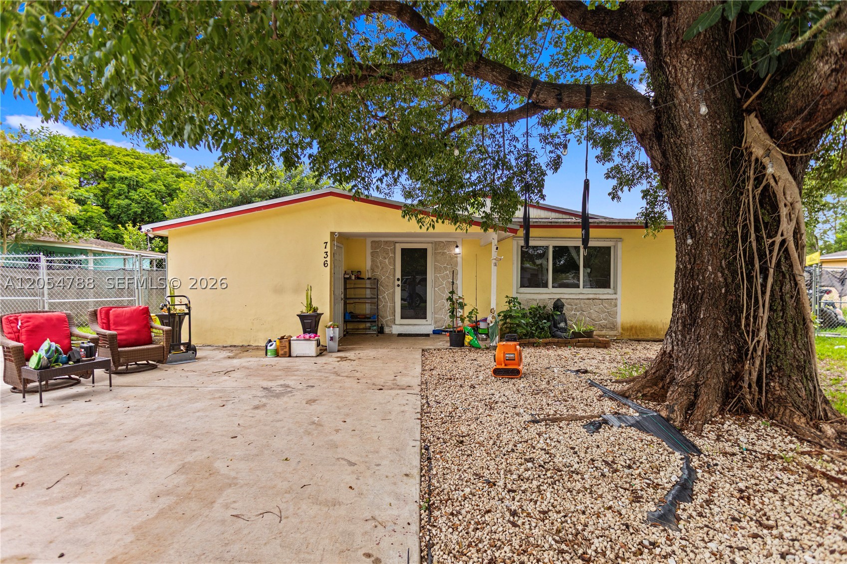 736 NW 8th