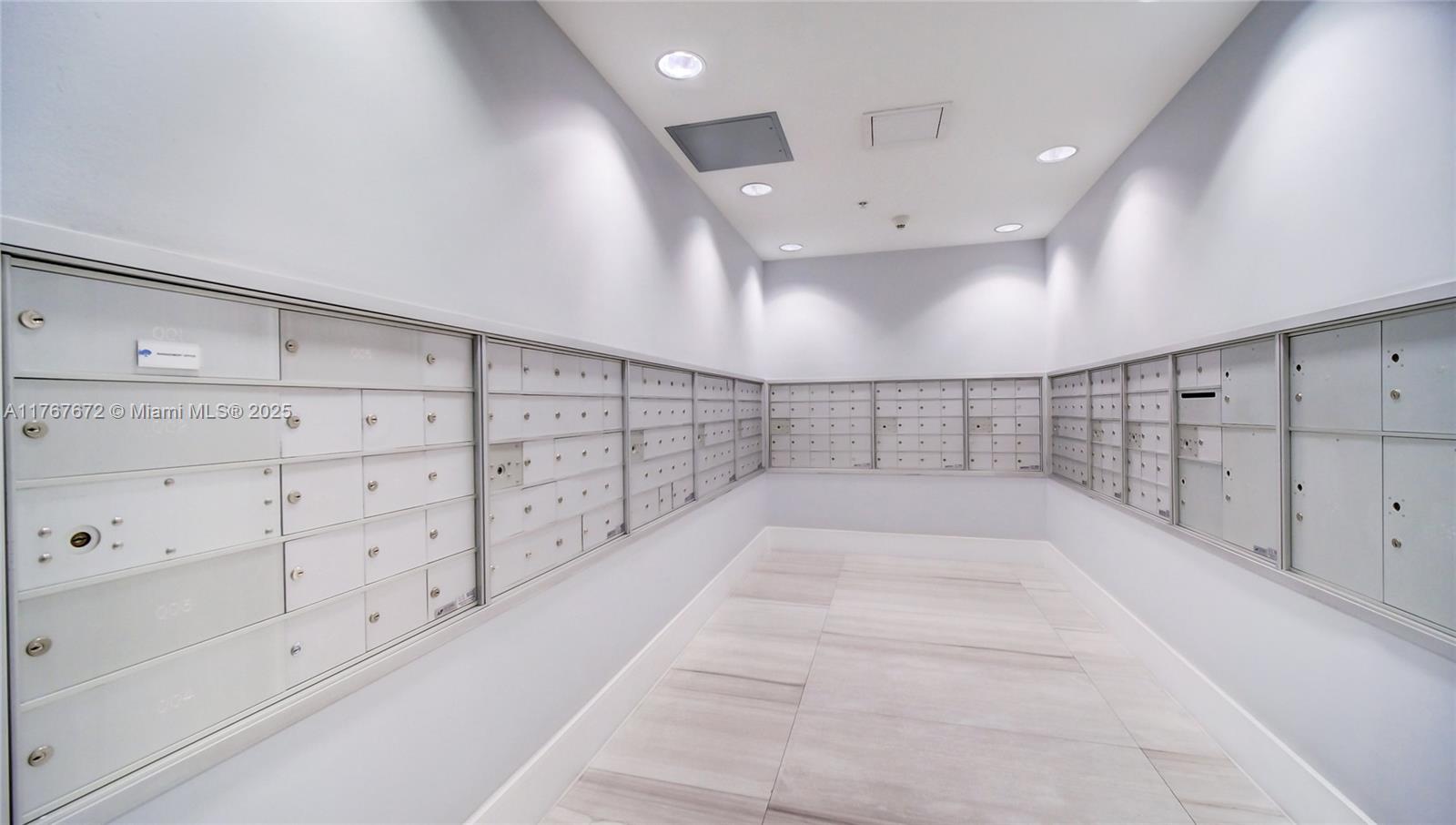 TERRAZAS RIVERPARK VILLAG - Residential