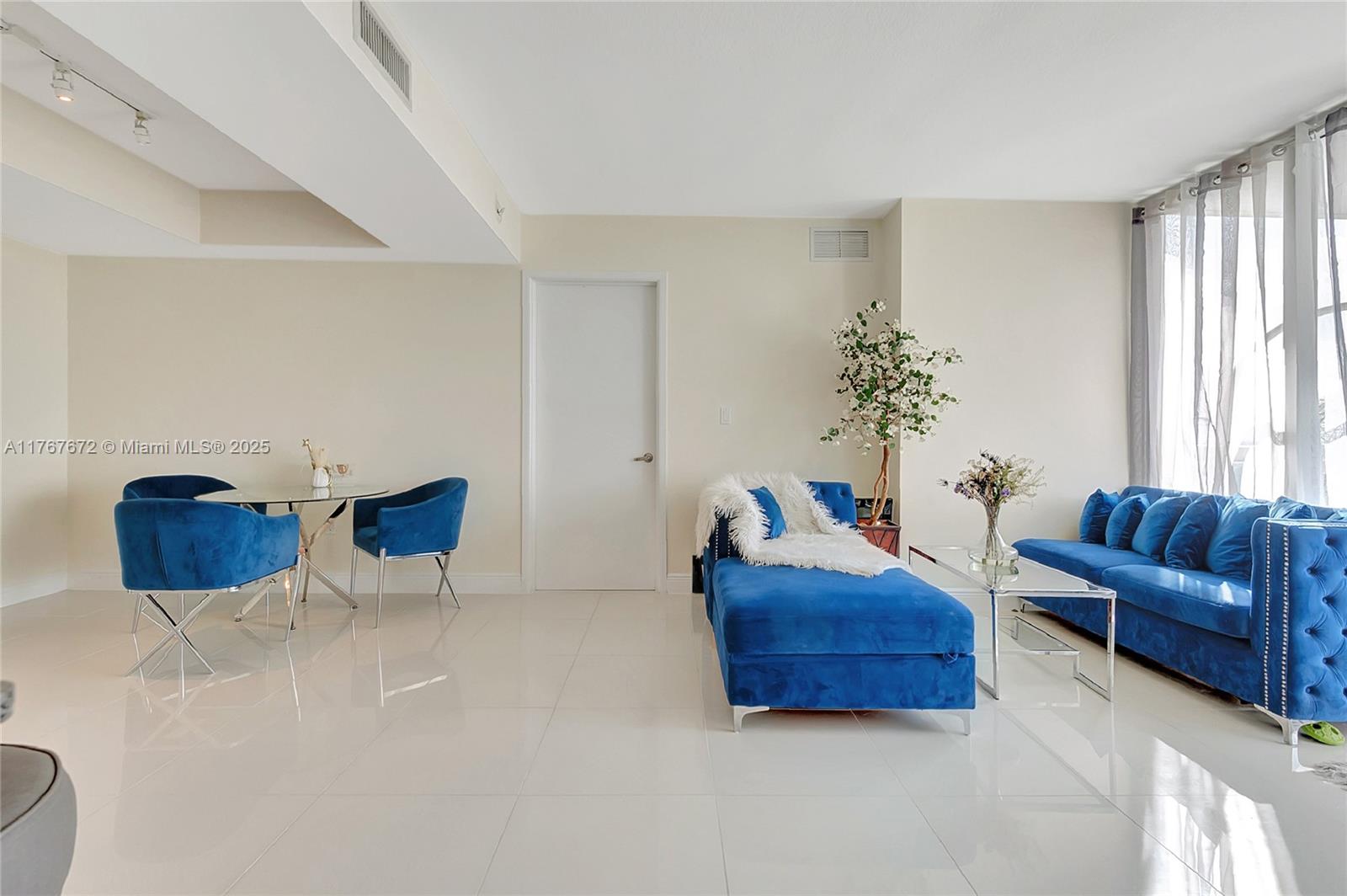 TERRAZAS RIVERPARK VILLAG - Residential