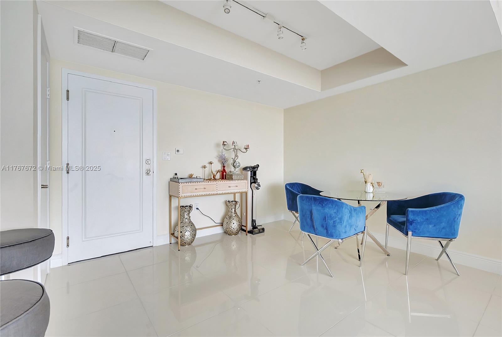 TERRAZAS RIVERPARK VILLAG - Residential