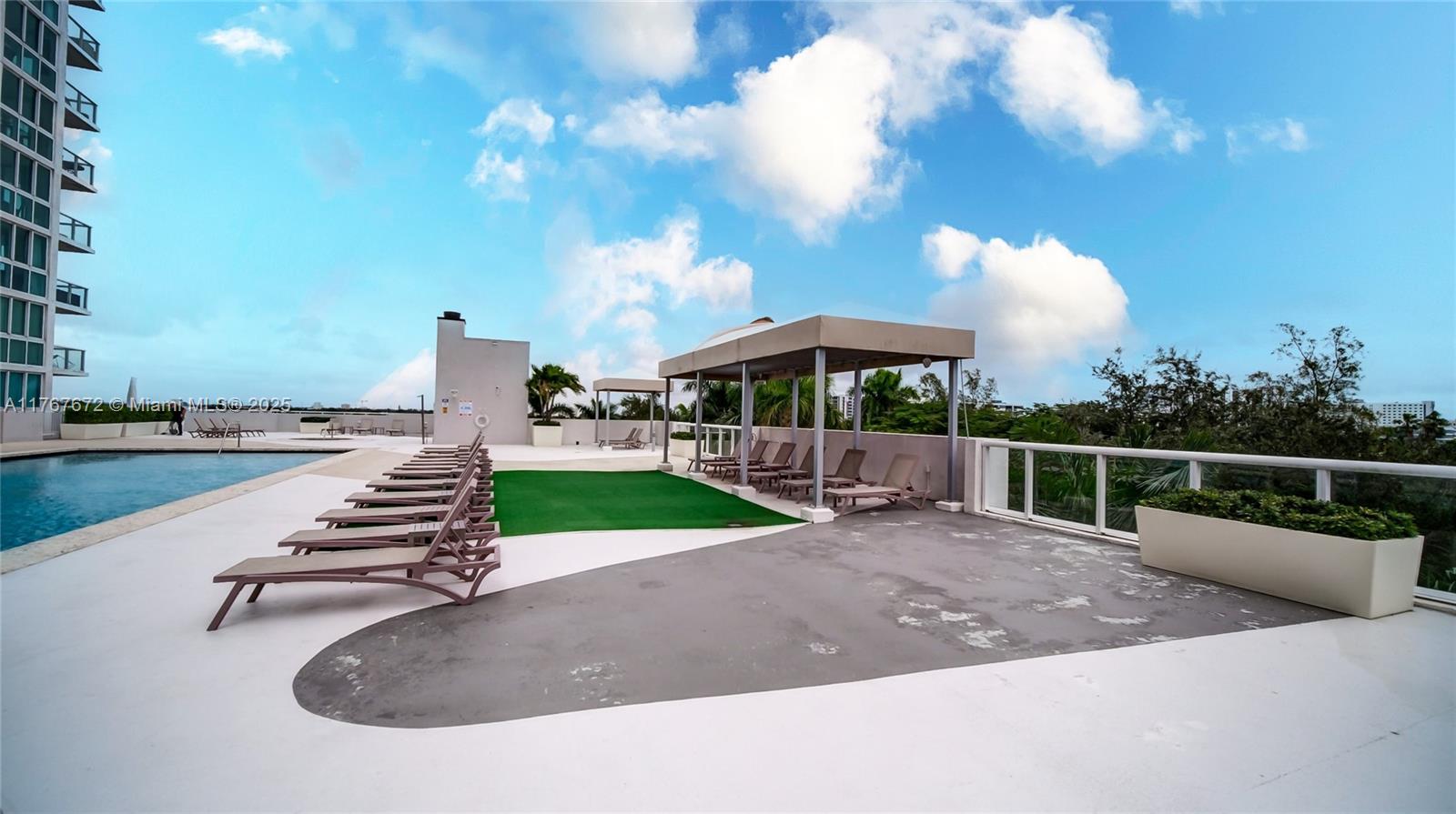 TERRAZAS RIVERPARK VILLAG - Residential