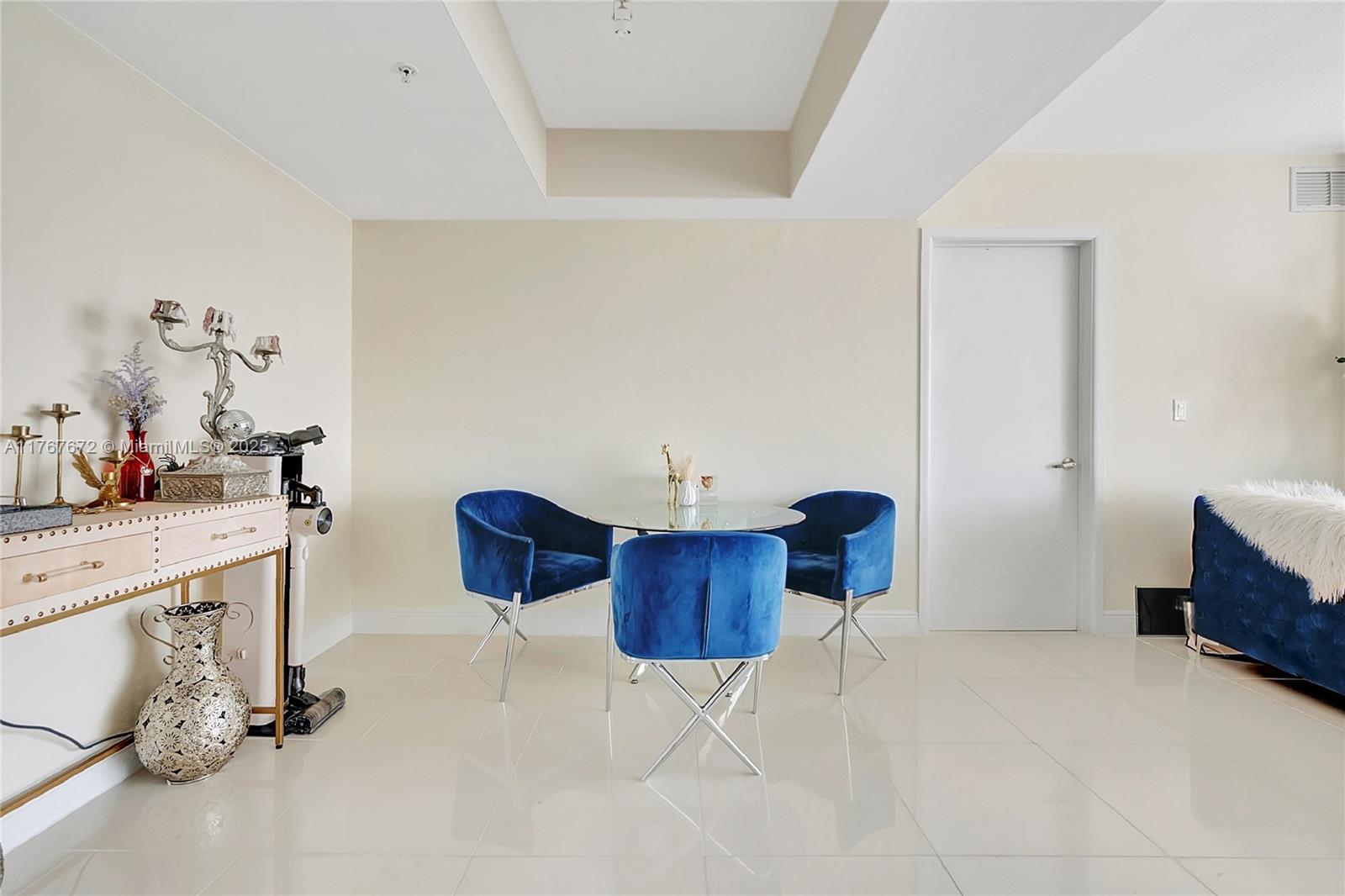 TERRAZAS RIVERPARK VILLAG - Residential