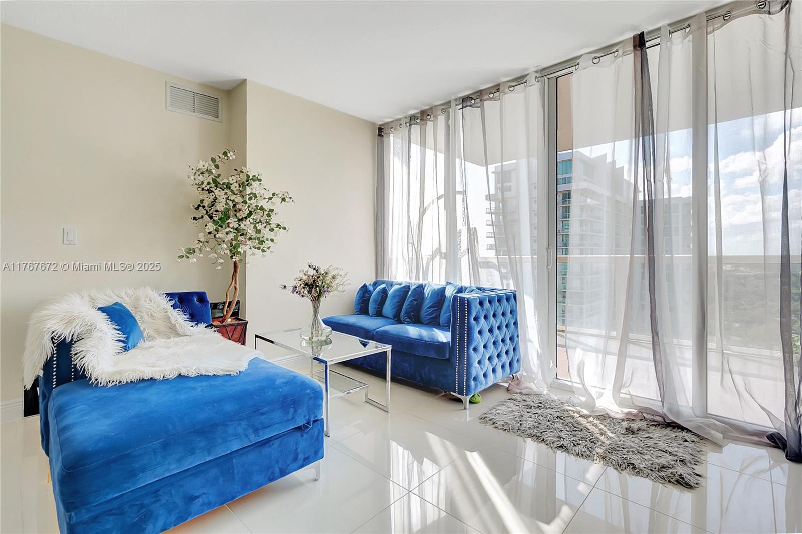 TERRAZAS RIVERPARK VILLAG - Residential