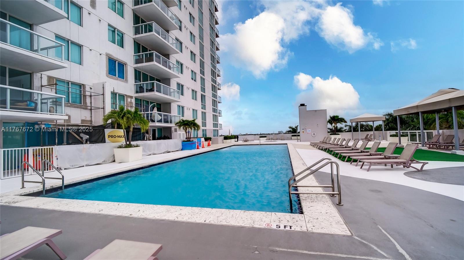 TERRAZAS RIVERPARK VILLAG - Residential