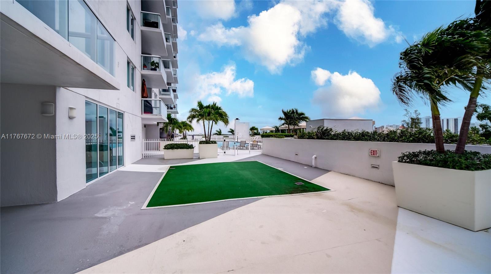 TERRAZAS RIVERPARK VILLAG - Residential