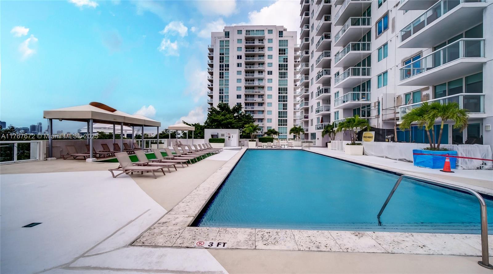 TERRAZAS RIVERPARK VILLAG - Residential