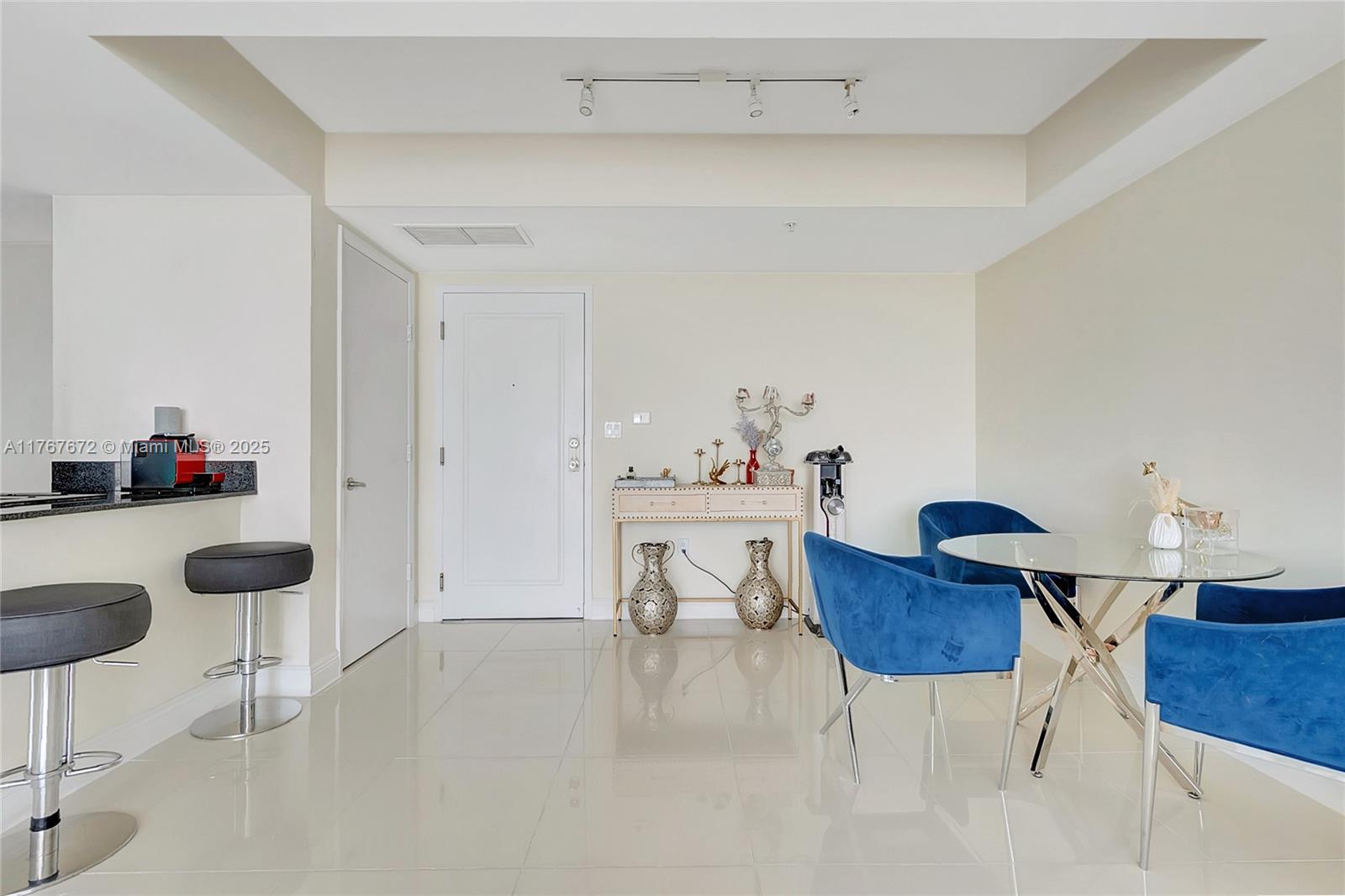 TERRAZAS RIVERPARK VILLAG - Residential