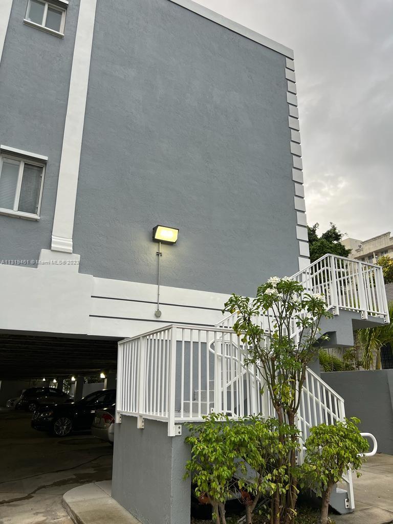 Nice 1/1.5 condo close to Downtown and Brickell area - Kitchen, living/dinning area and half bathroom in first floor. One bedroom, full bathroom and washer/dryer in second floor. Small building, corner unit. Water, garbage disposal and association fee included. Easy access to I-95, I-195 and 836. 5 minutes away from Brickell City Center. Please submit offers along with income proof, credit report and background check. One month security deposit, first and last month of rent.