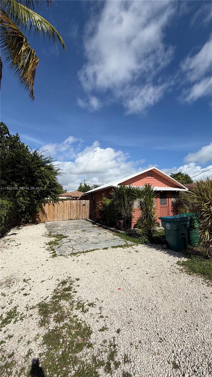 DIXIE HIGHWAY TRACK - Residential Lease