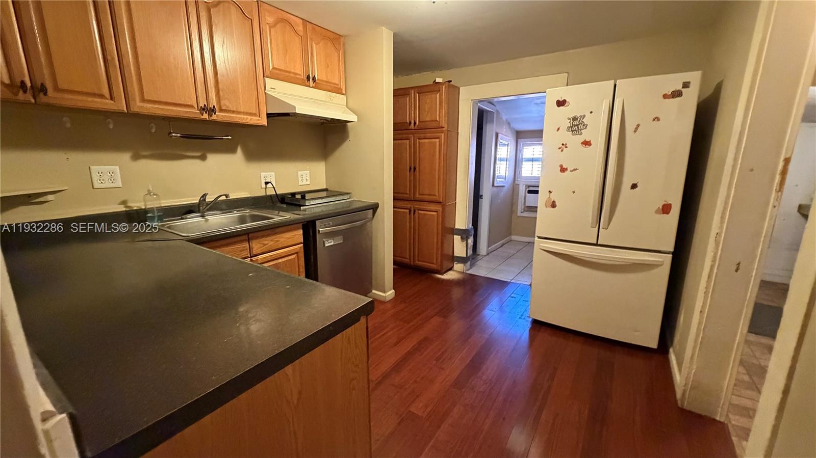 DIXIE HIGHWAY TRACK - Residential Lease