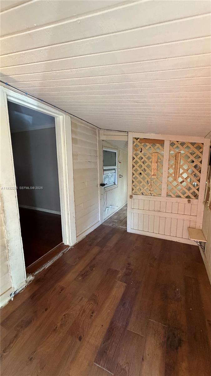 DIXIE HIGHWAY TRACK - Residential Lease