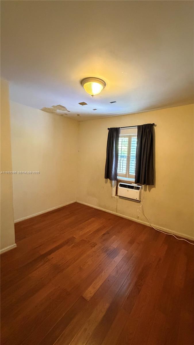 DIXIE HIGHWAY TRACK - Residential Lease